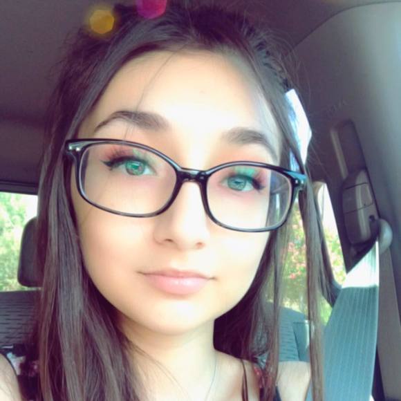 Meet your Posher, Sabrina - Picture 1 of 1